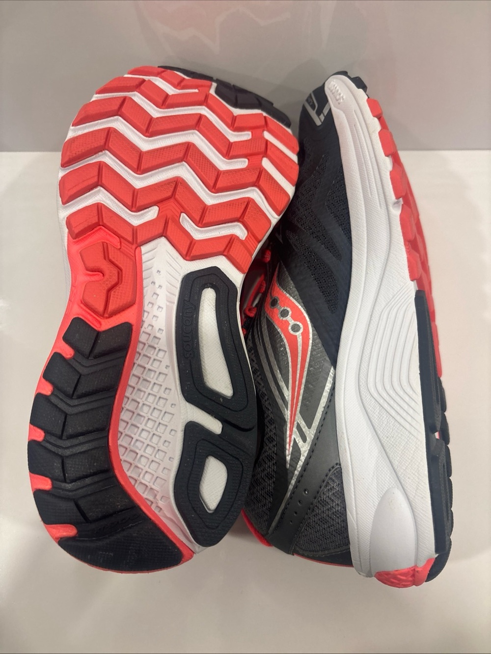 Saucony Ride 9 Sneakers in Black and Red - Picture 3 of 4